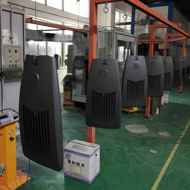 How to spray powder on LED street light housing ? Com ruixar pols a la carcassa del faro LED?